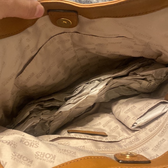 Super soft leather Michael kors bag - Picture 6 of 11